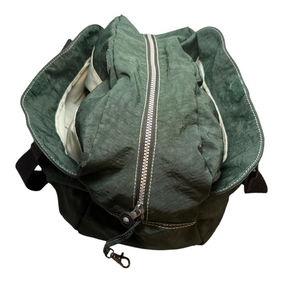 Kipling Hand Bag with 3 large pockets Color Green - Picture 4 of 9